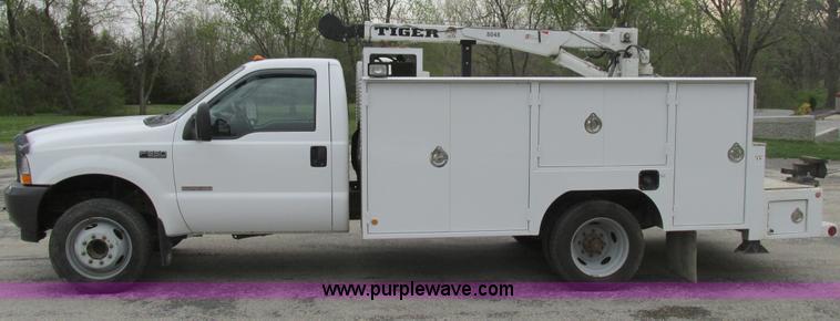 image for item AN9077 2004 Ford F550 Super Duty XL service truck with crane