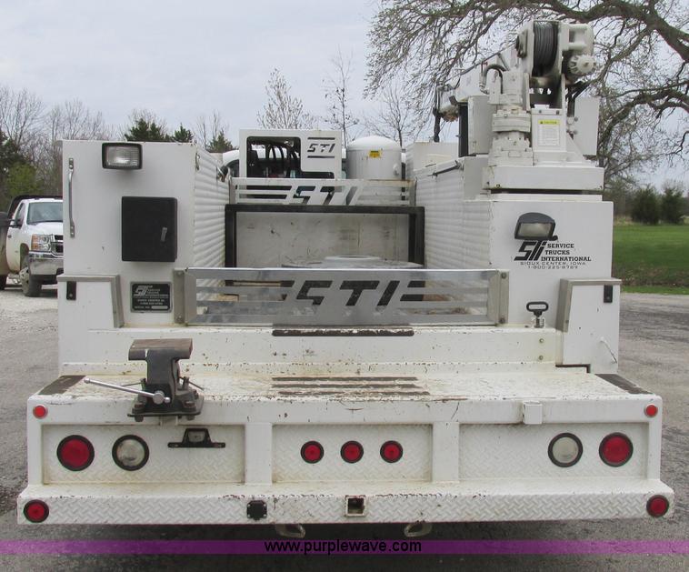 image for item AN9077 2004 Ford F550 Super Duty XL service truck with crane