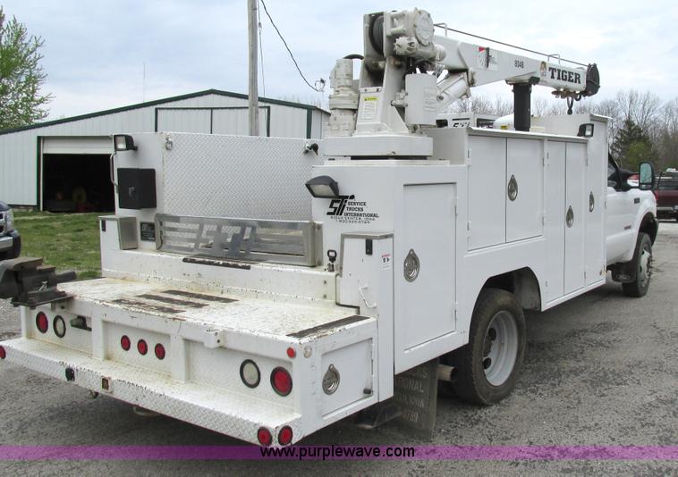 image for item AN9077 2004 Ford F550 Super Duty XL service truck with crane
