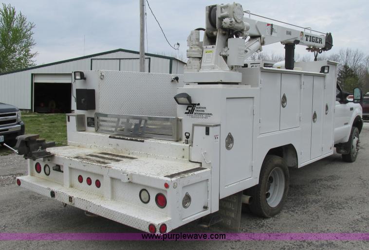 image for item AN9077 2004 Ford F550 Super Duty XL service truck with crane