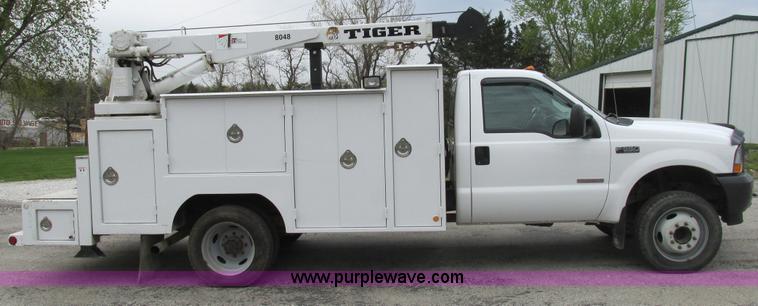 image for item AN9077 2004 Ford F550 Super Duty XL service truck with crane