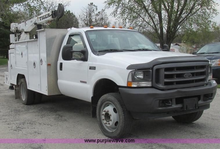 image for item AN9077 2004 Ford F550 Super Duty XL service truck with crane