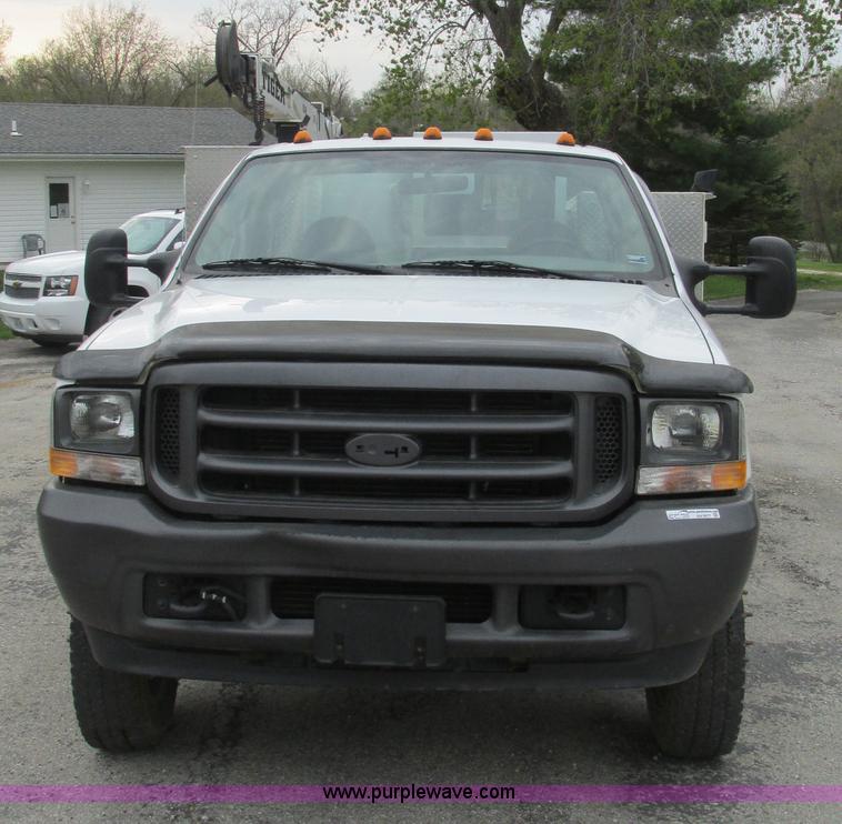 image for item AN9077 2004 Ford F550 Super Duty XL service truck with crane