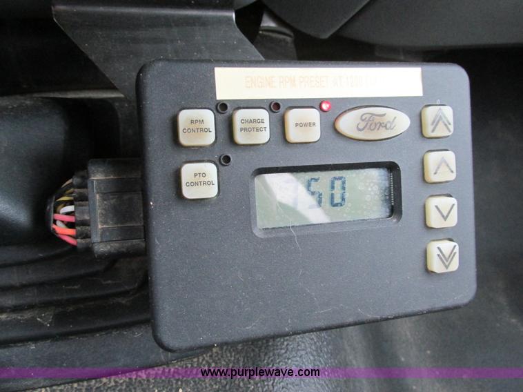 image for item AN9077 2004 Ford F550 Super Duty XL service truck with crane