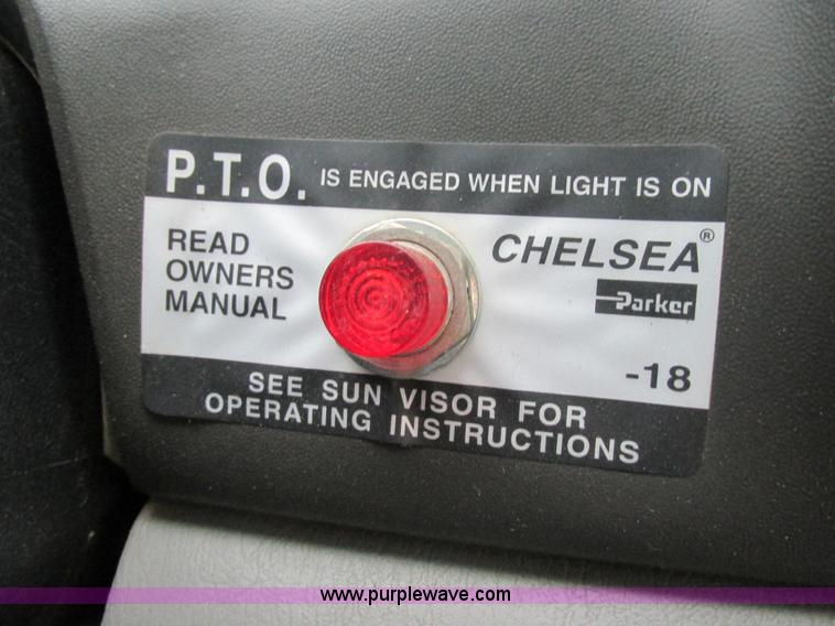 image for item AN9077 2004 Ford F550 Super Duty XL service truck with crane