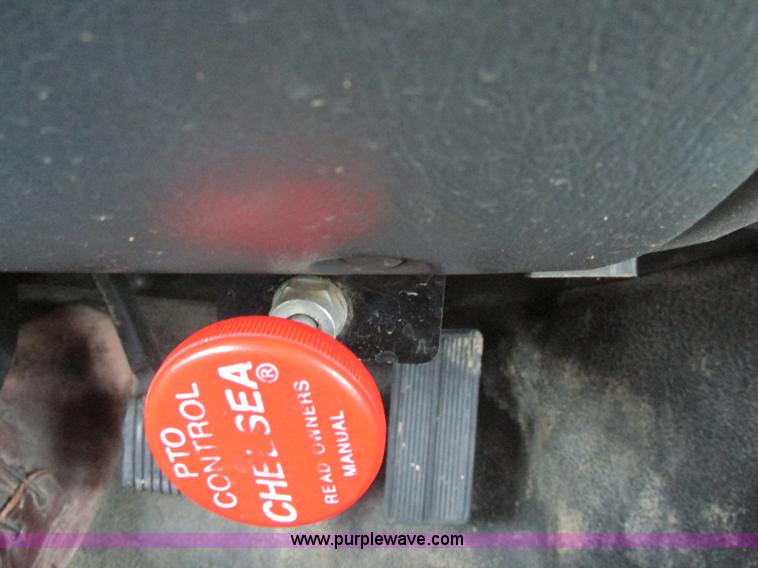 image for item AN9077 2004 Ford F550 Super Duty XL service truck with crane