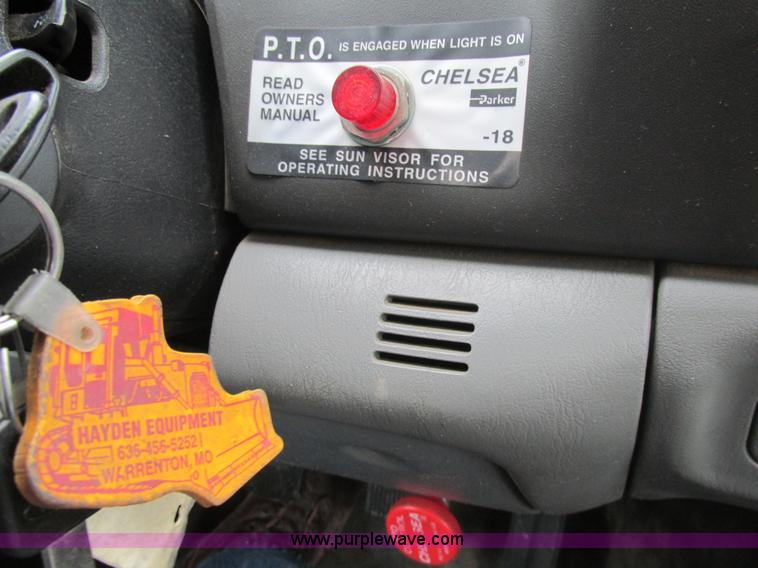 image for item AN9077 2004 Ford F550 Super Duty XL service truck with crane