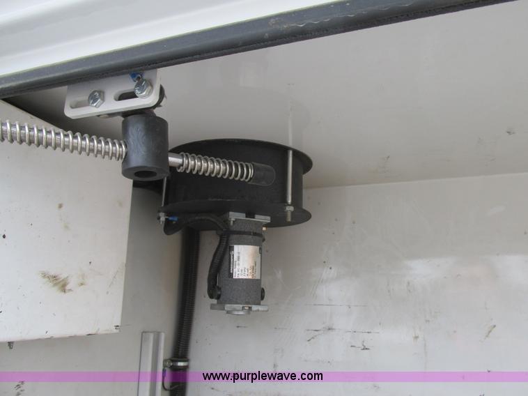 image for item AN9077 2004 Ford F550 Super Duty XL service truck with crane