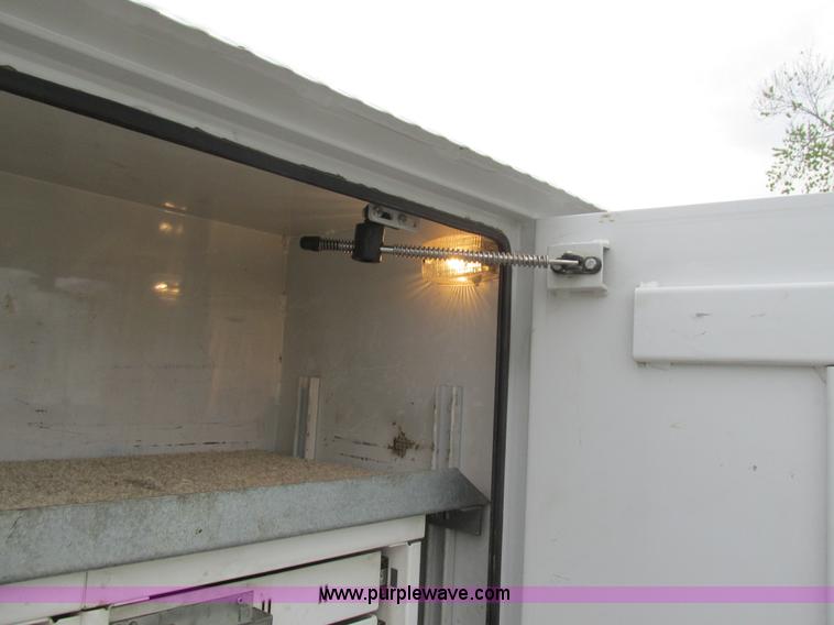 image for item AN9077 2004 Ford F550 Super Duty XL service truck with crane