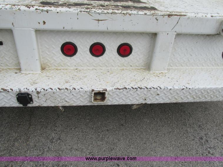 image for item AN9077 2004 Ford F550 Super Duty XL service truck with crane