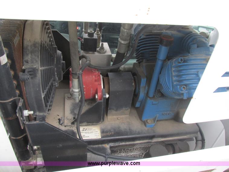 image for item AN9077 2004 Ford F550 Super Duty XL service truck with crane