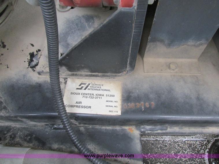 image for item AN9077 2004 Ford F550 Super Duty XL service truck with crane