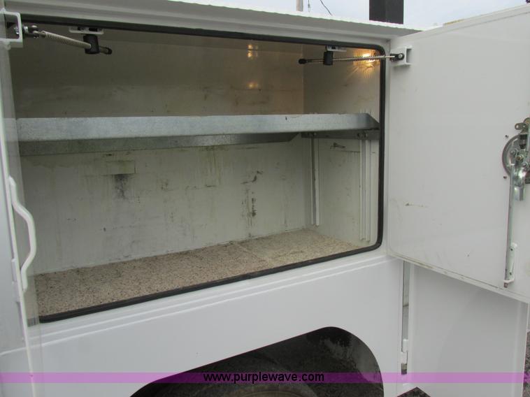 image for item AN9077 2004 Ford F550 Super Duty XL service truck with crane