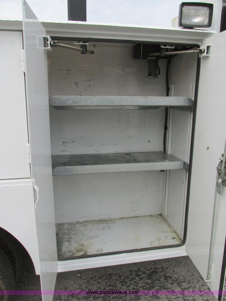 image for item AN9077 2004 Ford F550 Super Duty XL service truck with crane