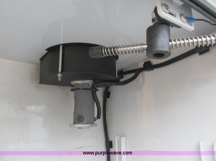 image for item AN9077 2004 Ford F550 Super Duty XL service truck with crane