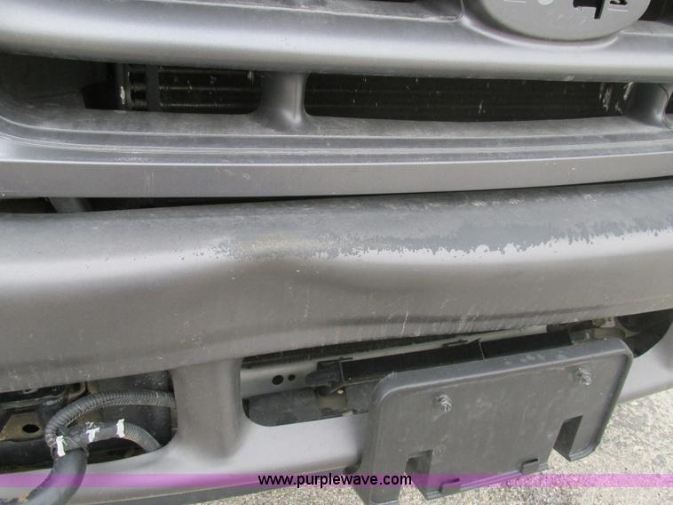 image for item AN9077 2004 Ford F550 Super Duty XL service truck with crane