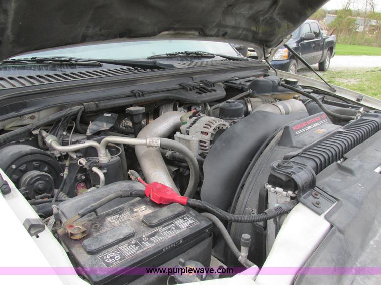 image for item AN9077 2004 Ford F550 Super Duty XL service truck with crane