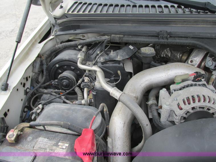 image for item AN9077 2004 Ford F550 Super Duty XL service truck with crane