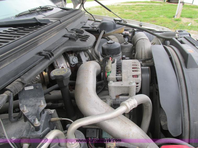 image for item AN9077 2004 Ford F550 Super Duty XL service truck with crane