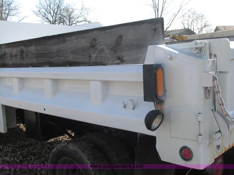 image for item AN9082 2003 Ford F550 dump bed truck