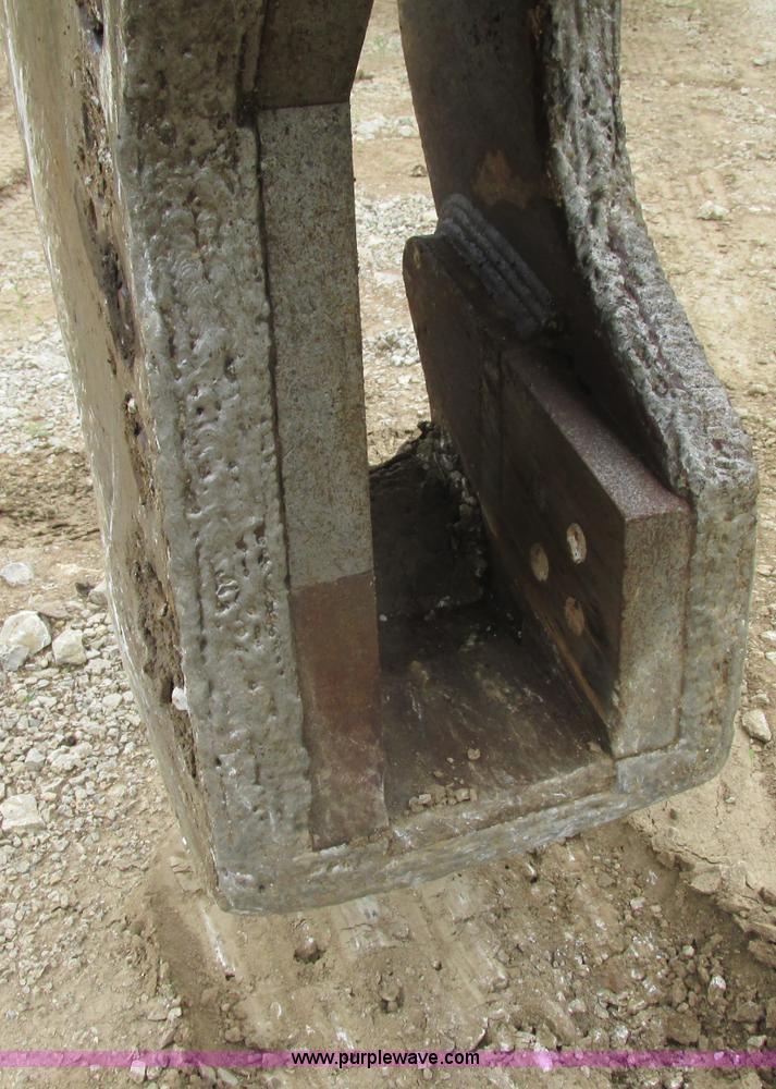 image for item D3969 Genesis LXP300 excavator shear with multi-tool head