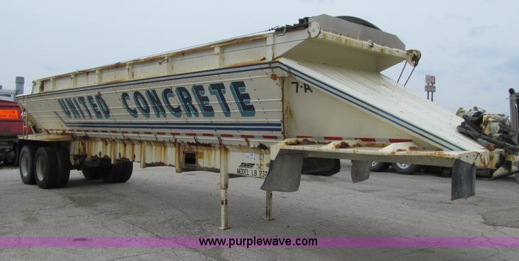 image for item E4892 1998 Red River LB237 live bottom trailer