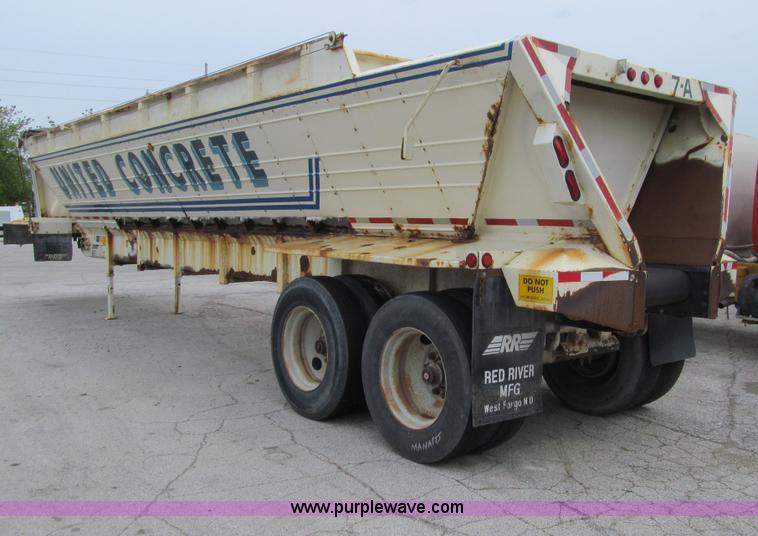 image for item E4892 1998 Red River LB237 live bottom trailer