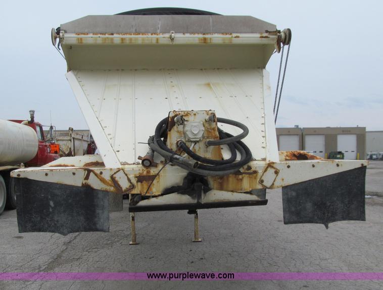 image for item E4892 1998 Red River LB237 live bottom trailer