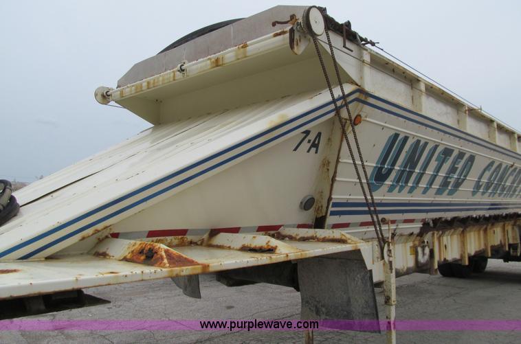 image for item E4892 1998 Red River LB237 live bottom trailer