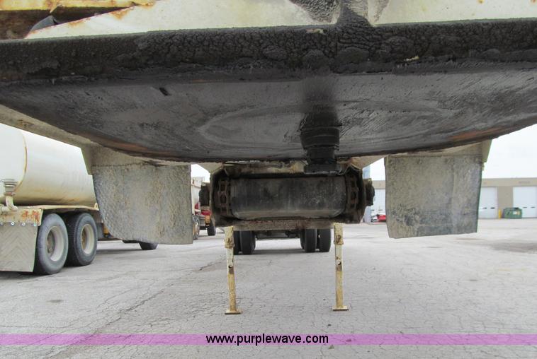 image for item E4892 1998 Red River LB237 live bottom trailer