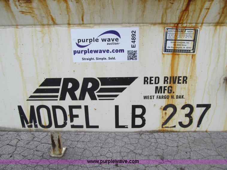 image for item E4892 1998 Red River LB237 live bottom trailer