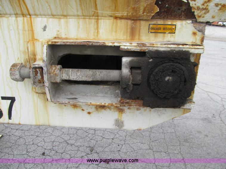 image for item E4892 1998 Red River LB237 live bottom trailer