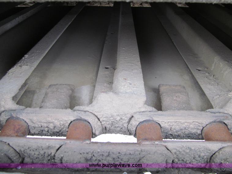 image for item E4892 1998 Red River LB237 live bottom trailer