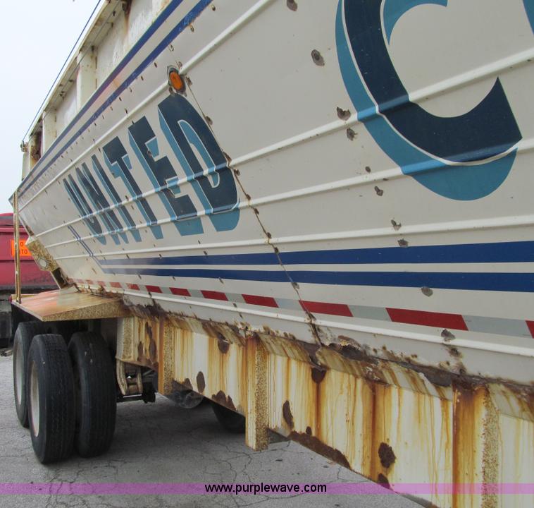 image for item E4892 1998 Red River LB237 live bottom trailer