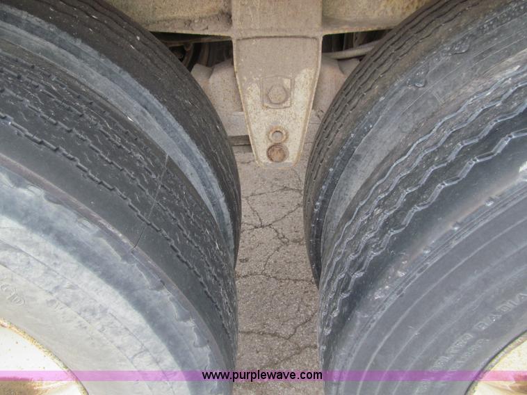 image for item E4892 1998 Red River LB237 live bottom trailer