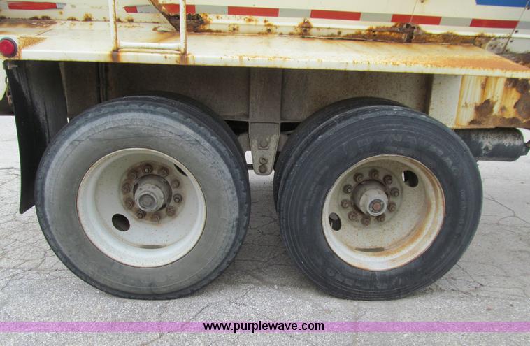 image for item E4892 1998 Red River LB237 live bottom trailer