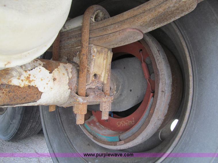 image for item E4892 1998 Red River LB237 live bottom trailer