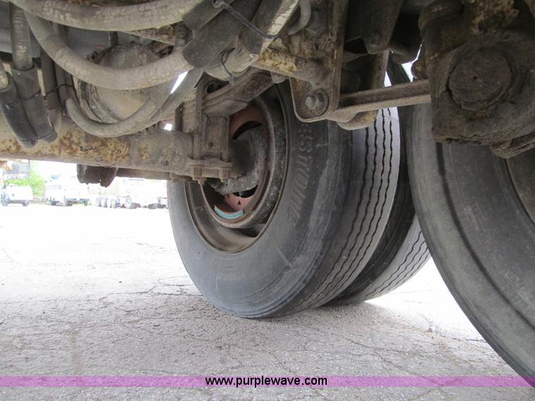 image for item E4892 1998 Red River LB237 live bottom trailer