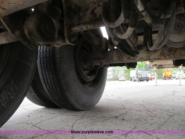 image for item E4892 1998 Red River LB237 live bottom trailer