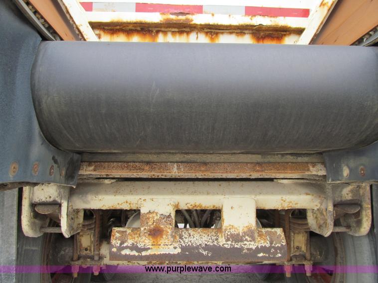 image for item E4892 1998 Red River LB237 live bottom trailer