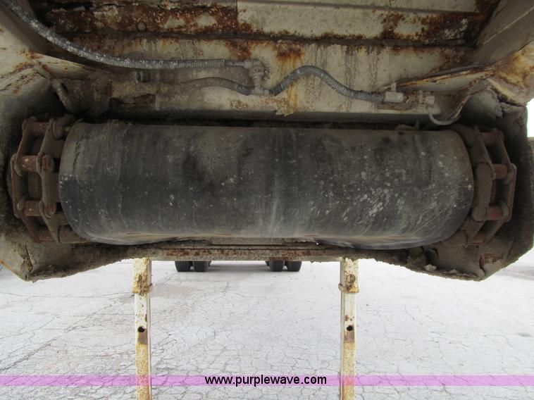 image for item E4892 1998 Red River LB237 live bottom trailer