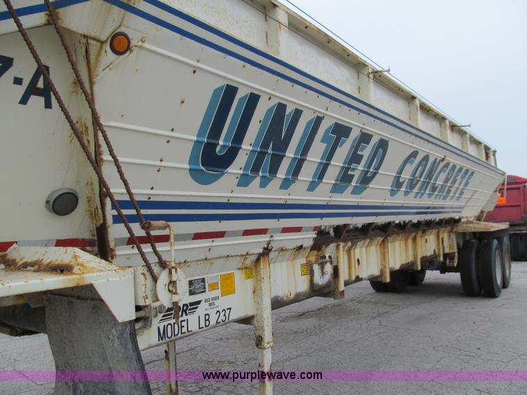 image for item E4892 1998 Red River LB237 live bottom trailer