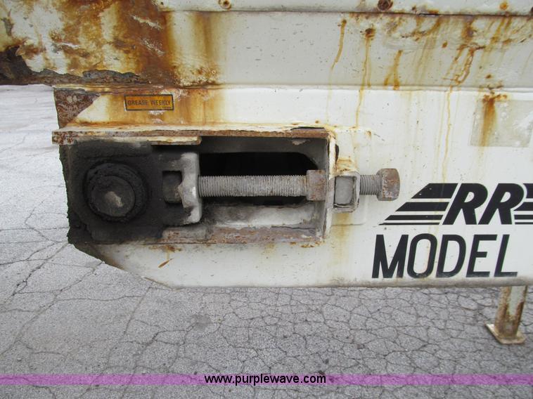 image for item E4892 1998 Red River LB237 live bottom trailer