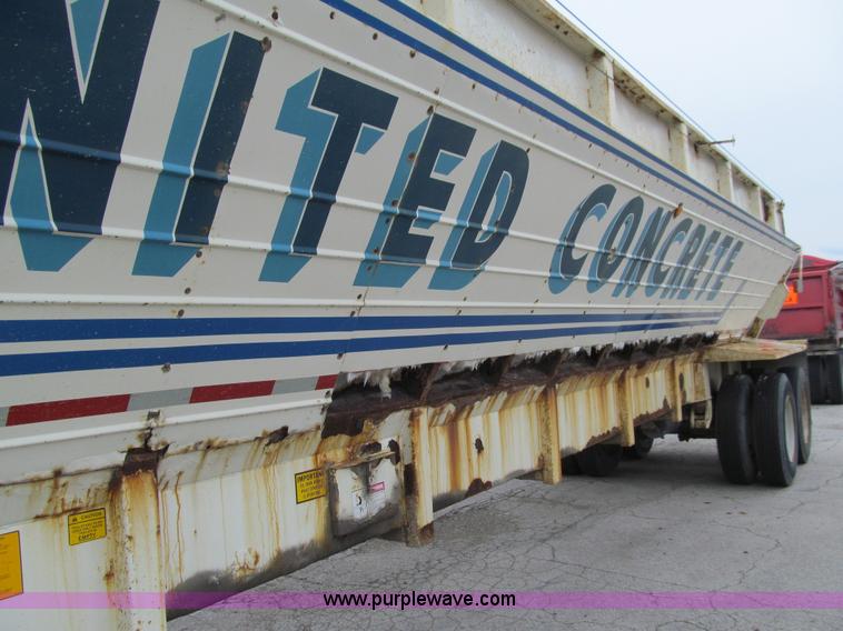 image for item E4892 1998 Red River LB237 live bottom trailer