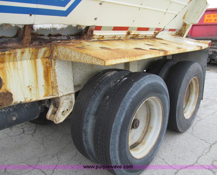 image for item E4892 1998 Red River LB237 live bottom trailer