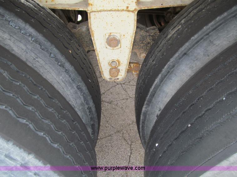 image for item E4892 1998 Red River LB237 live bottom trailer