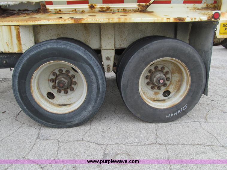 image for item E4892 1998 Red River LB237 live bottom trailer