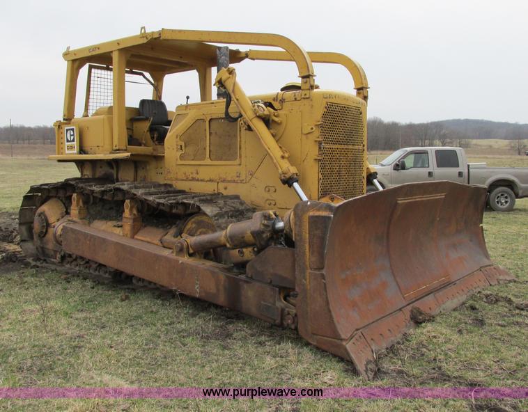 image for item F4872 1973 Caterpillar D8H Series H dozer