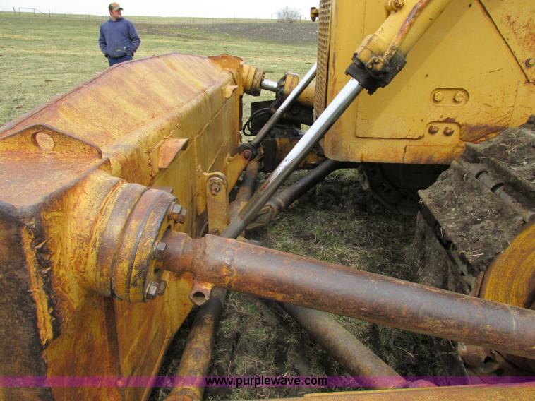 image for item F4872 1973 Caterpillar D8H Series H dozer
