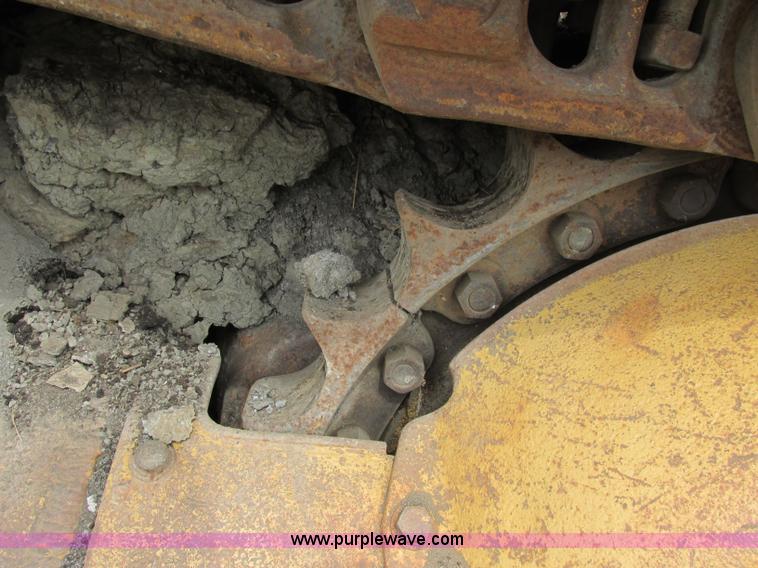 image for item F4872 1973 Caterpillar D8H Series H dozer